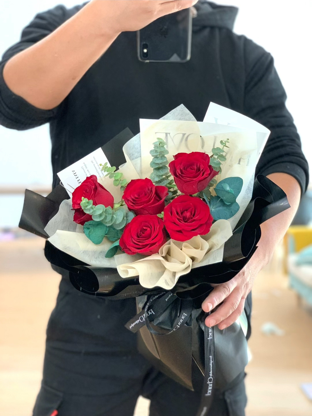 5枝红玫瑰花束包装～