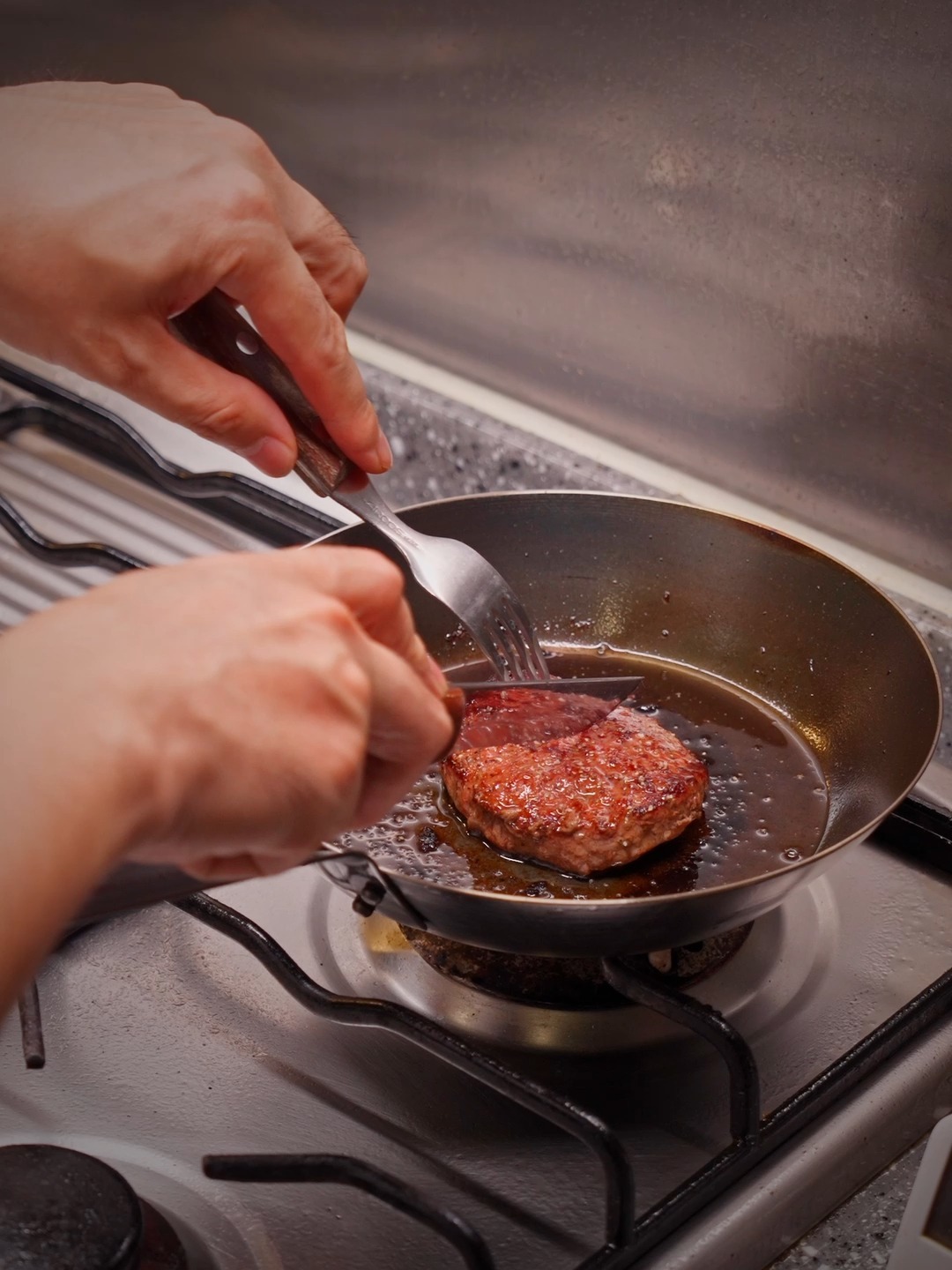 煎牛肉汉堡饼的时间和火候,1分钟告诉你!