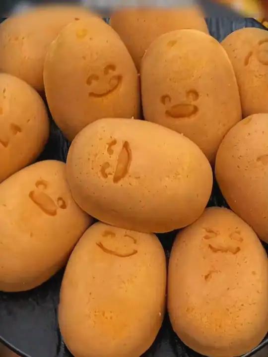 呆萌可爱的鸡蛋仔蛋糕的一口爆浆没吃过的一定要试试