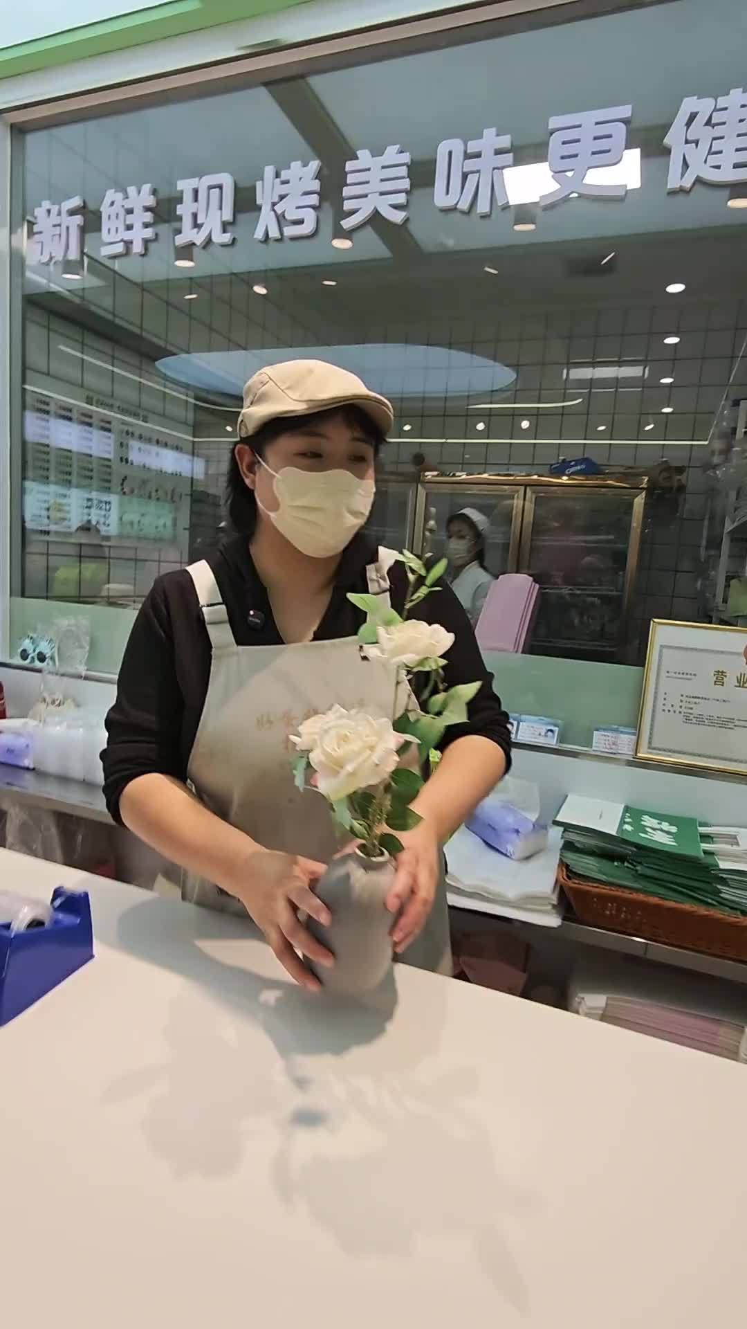 女神节送什么好?女神节礼品。鲜花蛋糕#女神节快乐 #女神节
