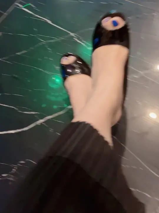 梅梅 鱼嘴高跟鞋,这个季节只有在热带才可以穿高跟鱼嘴凉鞋,好看吗