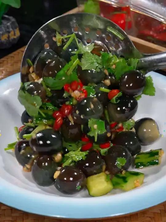 下酒菜，凉拌皮蛋，做法简单巨好吃。晚餐