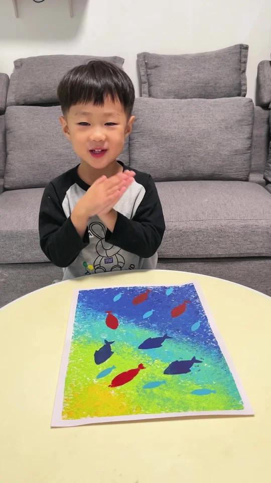 不用画笔就能画《深海小鱼》