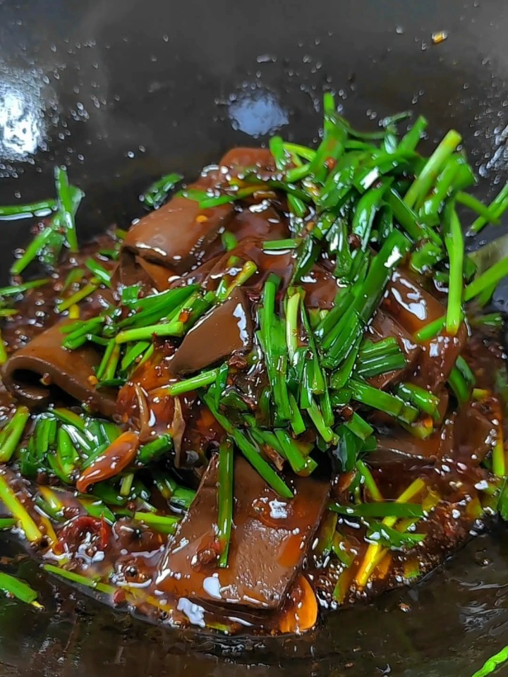 韭菜炒鸭血