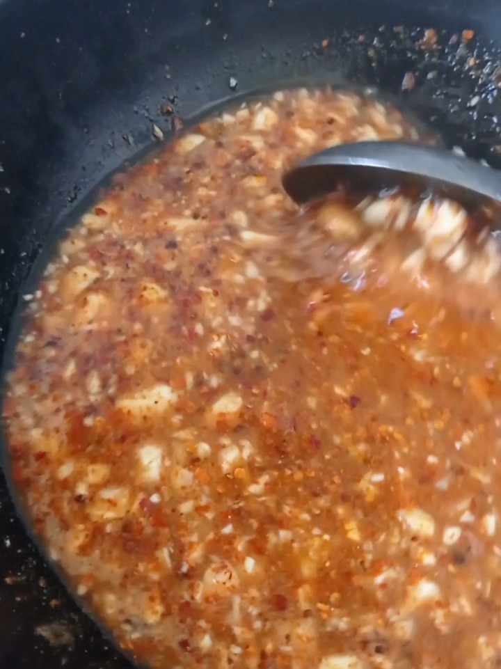 臭豆腐酱料熬制教学
