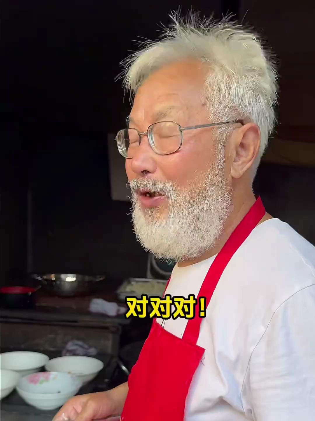 南京街头10元一碗的柴火馄饨，75岁的'宫崎骏'爷爷~