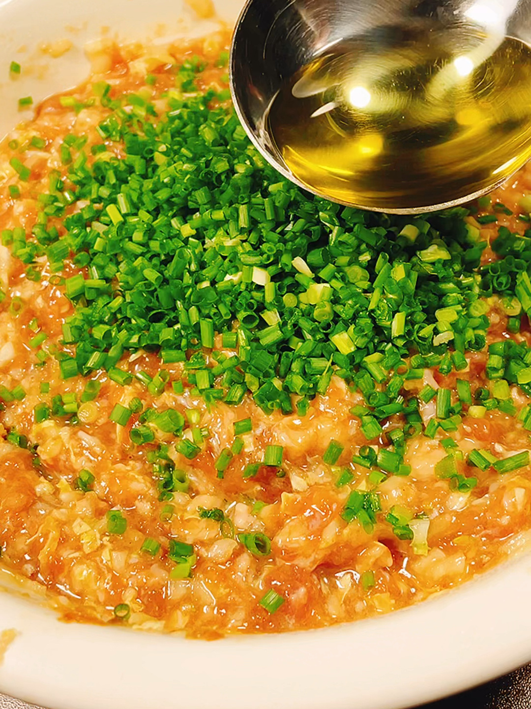 正确的,白菜猪肉馅调法,包饺子包包子都行