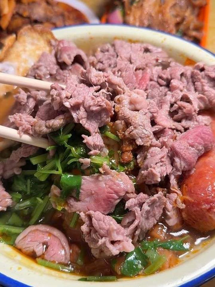 我太喜欢生烫牛肉米线和发面饼了