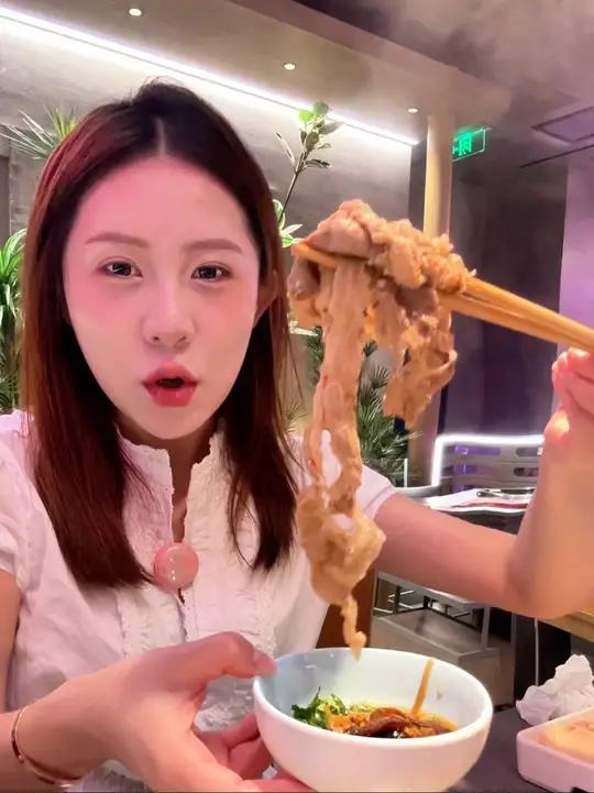 读书时候就在吃的季季红还是很哇塞