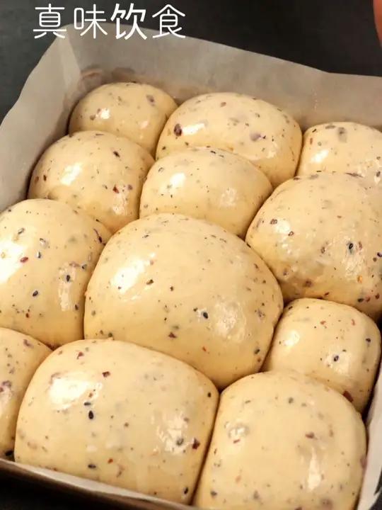 家庭成功率最高的面包做法 冷藏鸡蛋1个  冰牛奶210克  白砂糖30克  盐3克  鲜酵