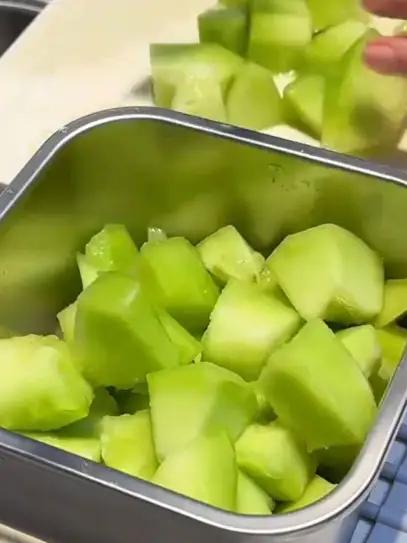 加厚不锈钢手提式的密封保鲜盒,上班带饭装汤装菜或是露营野餐带水果零食都合适