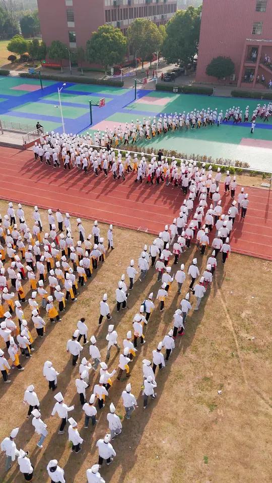 14-18岁同学注意了!新东方烹饪学西点蛋糕、烘焙面包学费多少?毕业引荐就业