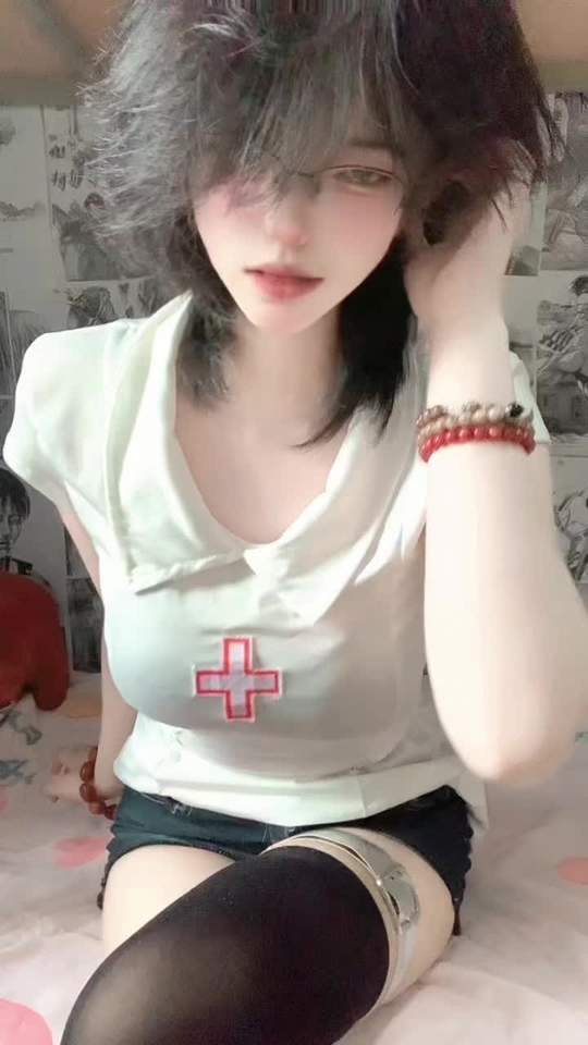 短发鲻鱼头假小子，看到我该叫什么？