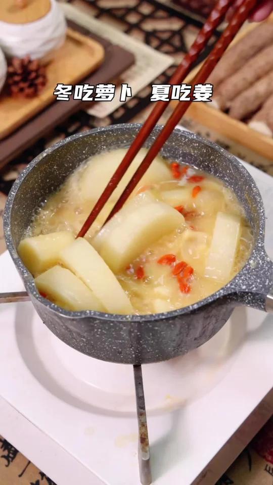 冬天多给家人喝这道暖胃汤,解决很多的烦恼