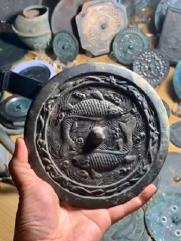 双鱼纹镜