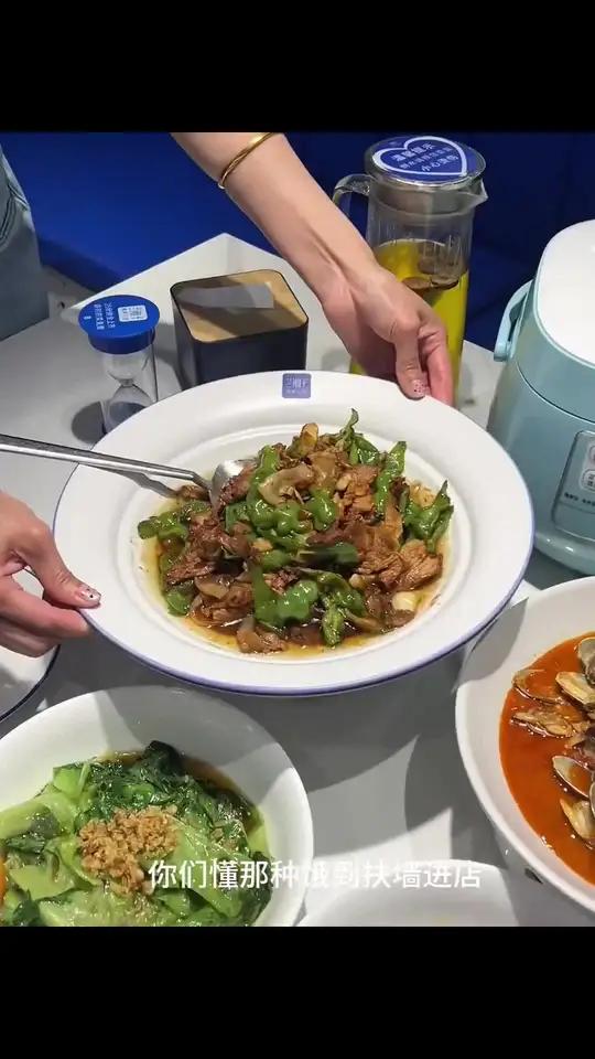 快来兰湘子吃正宗湘菜啦,辣椒炒肉太香啦!