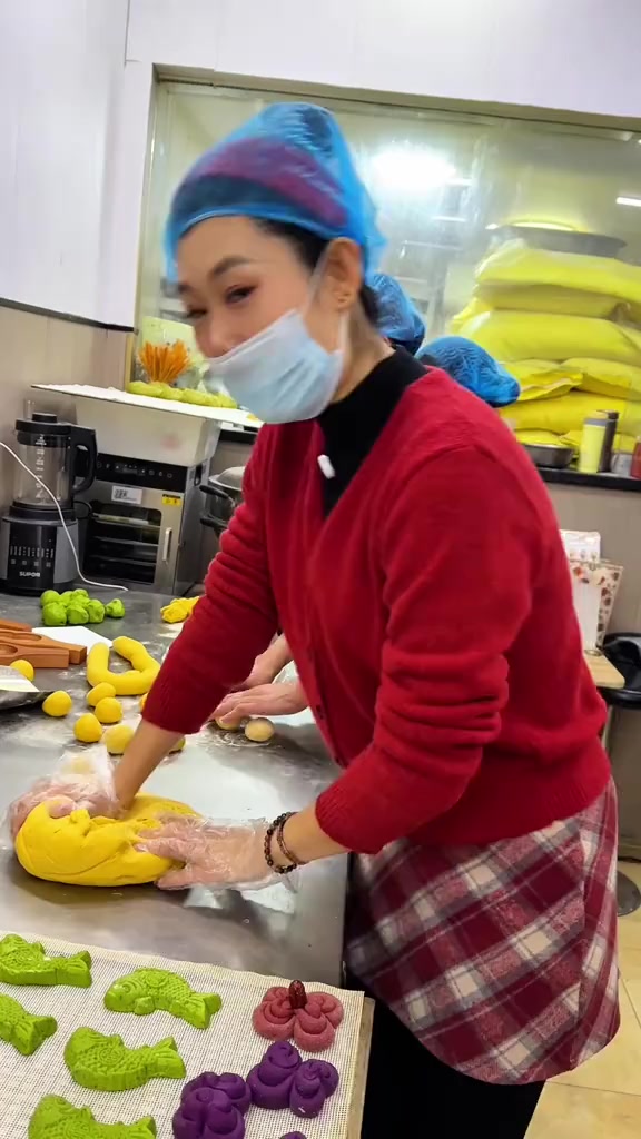 北方人对面食的执念有多深，过年前蒸馒头，花馍，枣馍，香的馋哭隔壁家小孩#三色塔窝窝头 #心