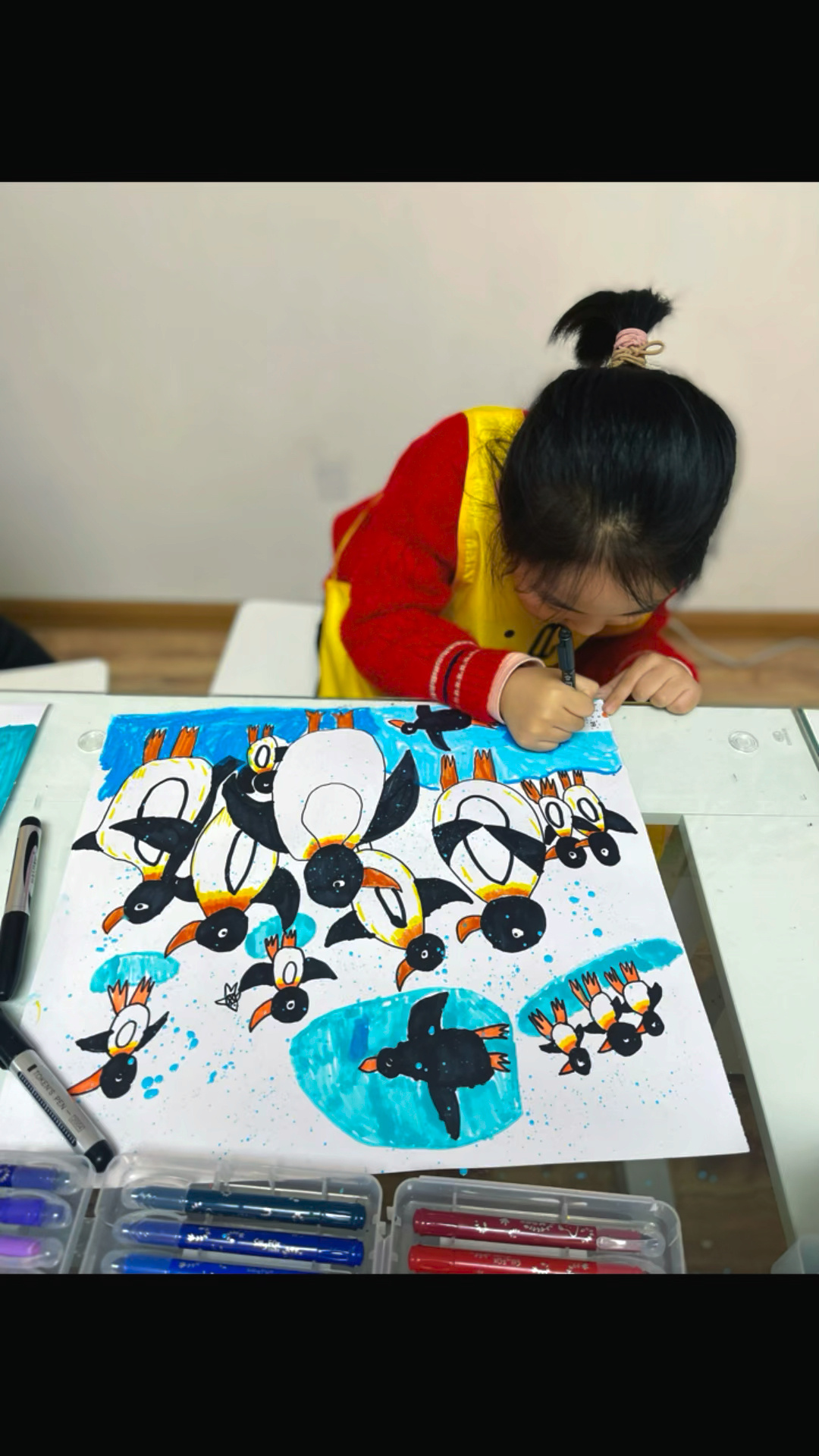 「冰川上的小企鹅」创意儿童画