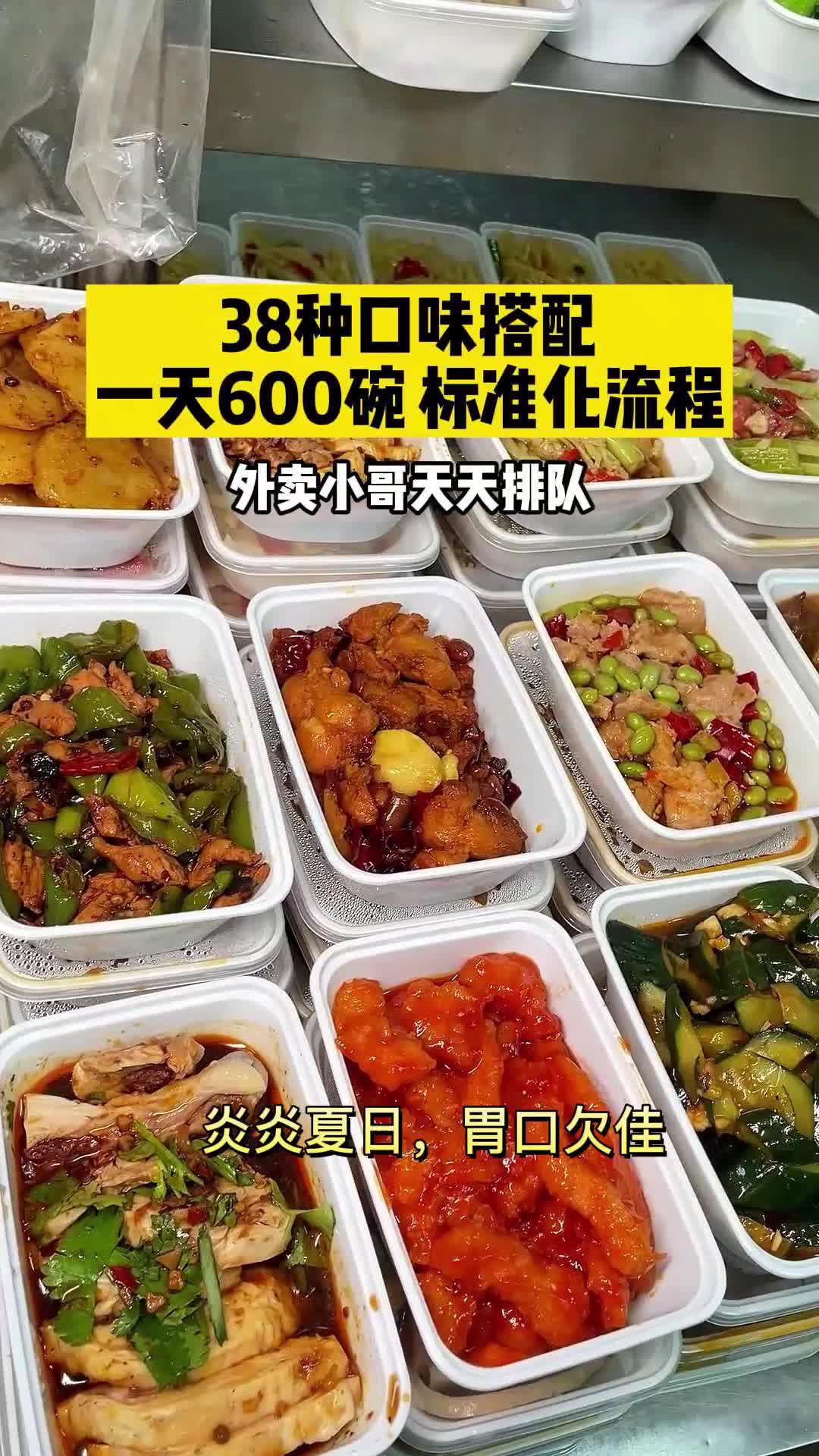 月不半小碗菜,特别符合国人的口味,堂食加外卖,生意整条街都羡慕