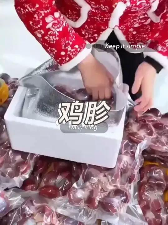 新鲜土鸡胗来大活动啦,现在拍到手5斤呢,拿回去炒个酸菜鸡胗,凉拌庆片都嘎嘎下饭哦 新鲜土鸡