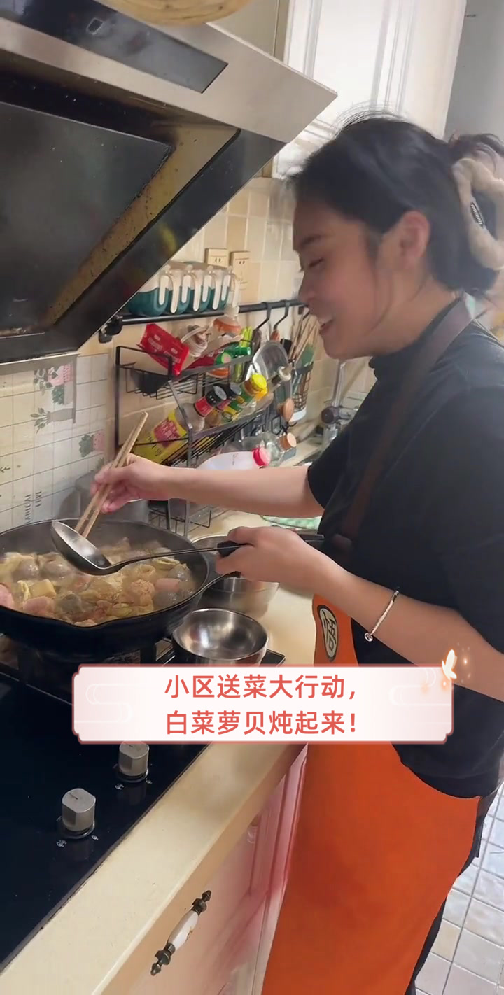 小区送菜大行动,白菜萝贝炖起来!