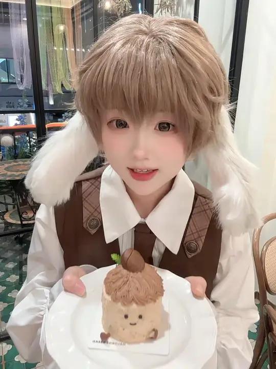 我爸爸是卖小蛋糕的!私设源自伊泽墨墨 换了棕瞳 灯光下不明显  人鱼陷落陆言私设kissk