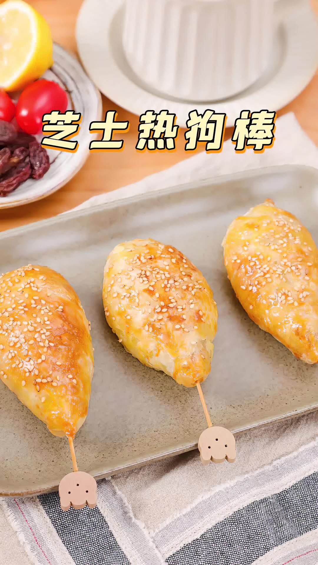 不用油炸!小朋友超爱吃的热狗棒,手抓饼+香肠三步轻松搞定～手抓饼 香肠 热狗棒 芝士