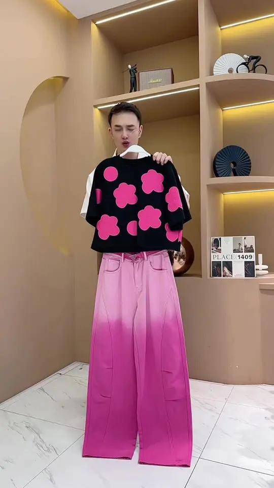 2025欧货夏季新品 黑色撞色亮色花型贴布立体刺绣印花阔版短袖上衣 搭配粉色渐变扎染牛仔裤