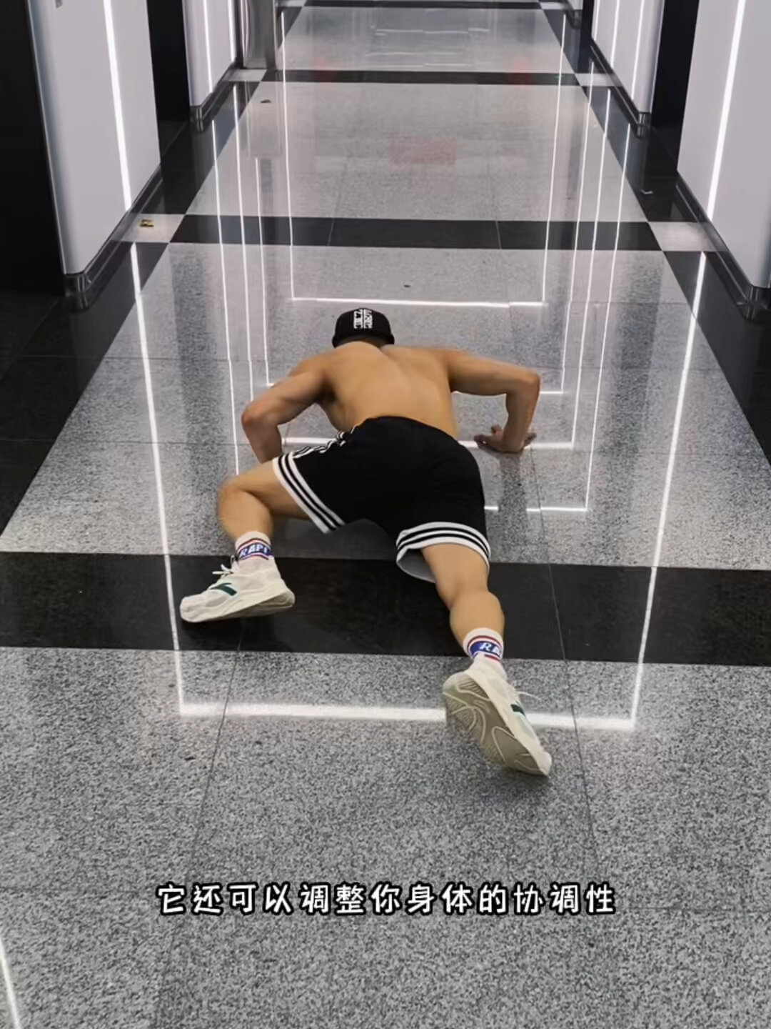 鳄鱼爬行好处多,你做过吗?