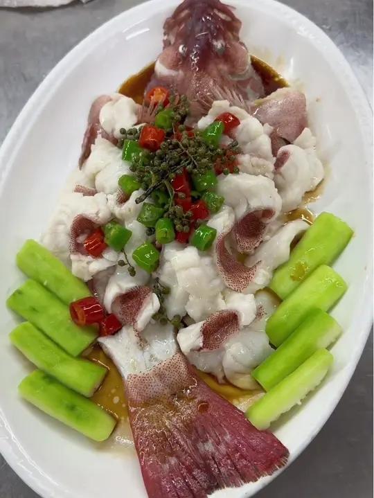 东星斑,感觉没什么鱼味,对不起这身价 美食美食教程