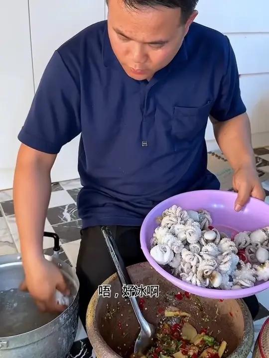 鲜辣剁椒酱泡菜凉拌冰镇小八爪鱼 #泰国大叔泰国美食内容启发搜索种草激励计划全民任务