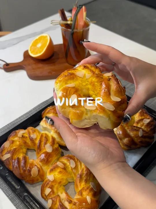 自制椰香浓郁的椰蓉花环面包