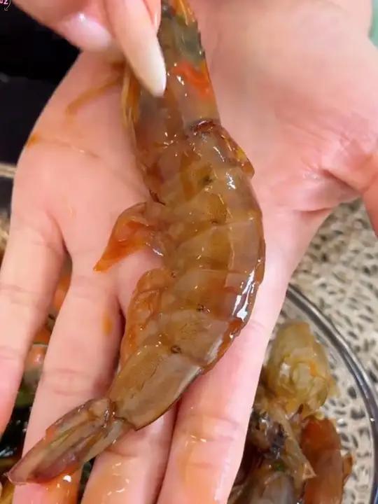 这个生呛虾我真的从夏天吃到冬天!特别特别入味!滑滑糯糯的真的巨好吃!生腌海鲜 解馋 今天吃