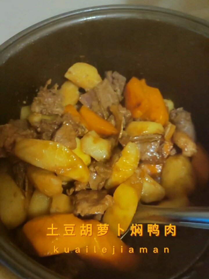 零失败电饭锅搞定土豆胡萝卜焖鸭,好吃