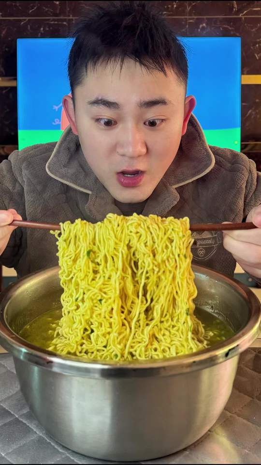 吃货日常：今天吃藤椒牛肉面，妈呀太香了