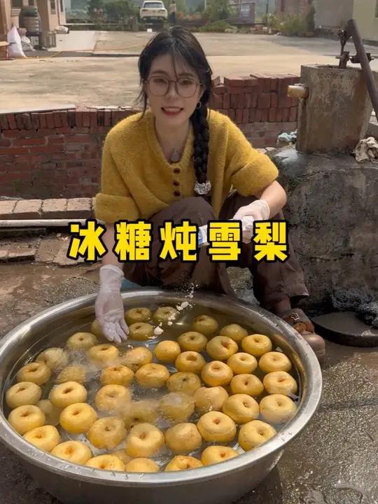 00 后女生花 52 元做了冰糖炖雪梨拉到镇上摆摊能挣多少钱