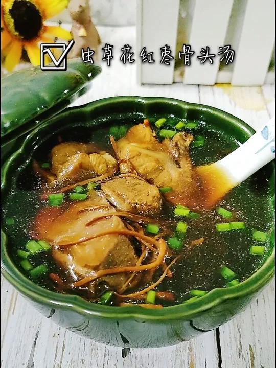 美容养颜补血,提高免疫力虫草花红枣骨头汤