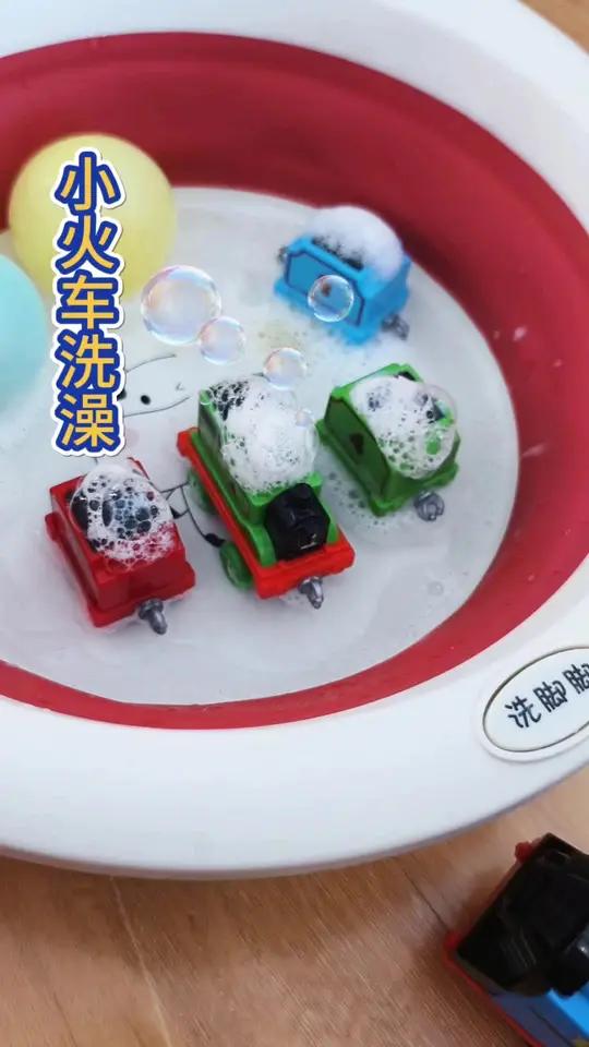 玩具小故事:给小火车洗澡 创作者中心玩具视频及玩具小故事亲子互动托马斯小火车玩具车动画片