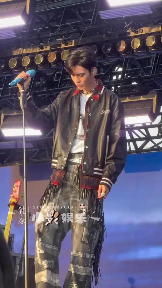 毕雯珺《黑金鱼》