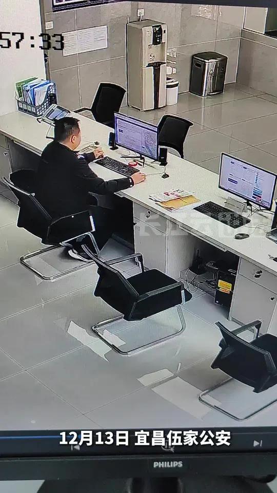 民警提醒:在派出所内未经允许是不可以拍照、录音录像的!