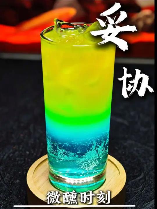 “成年人的妥协 一半是理解 一半是算了 无法沟通的时候放弃沟通 人与人的相处原则是 我们不