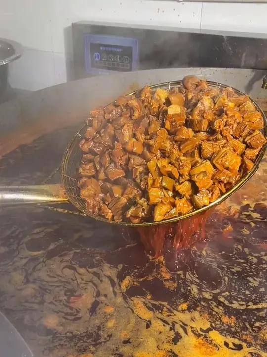 贵州遵义特色回锅羊肉，好吃到停不下来！