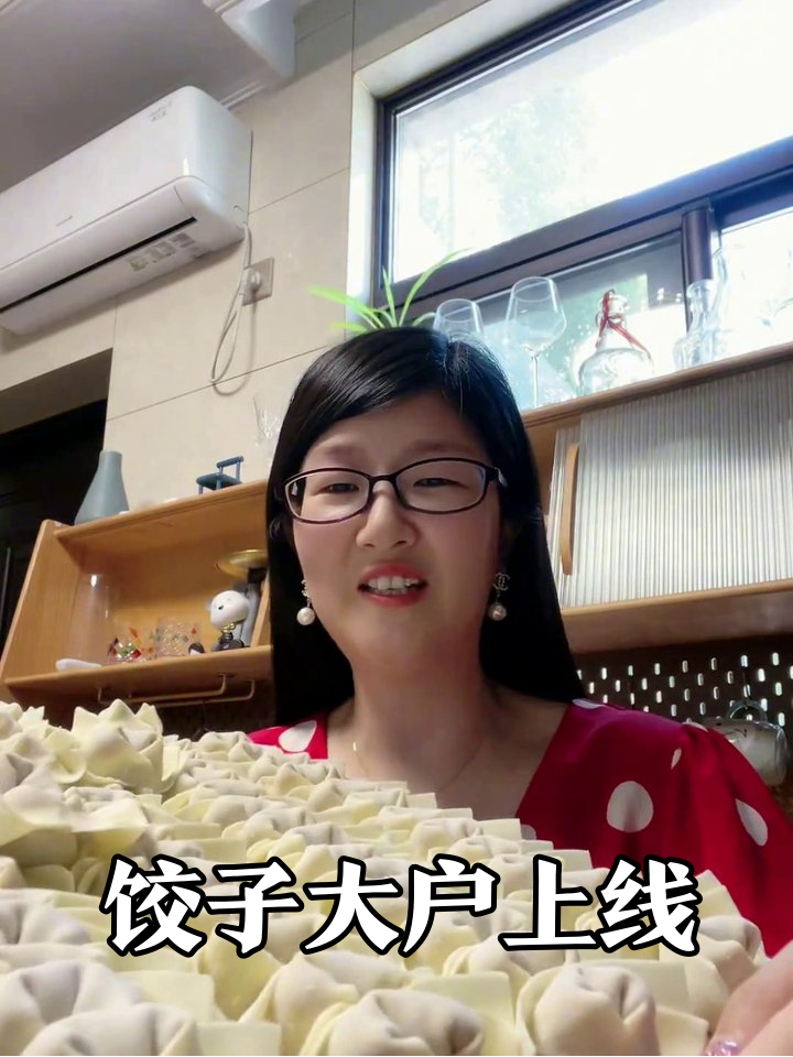 精致主妇包出“巨无霸”饺子盘,网友:够吃三天