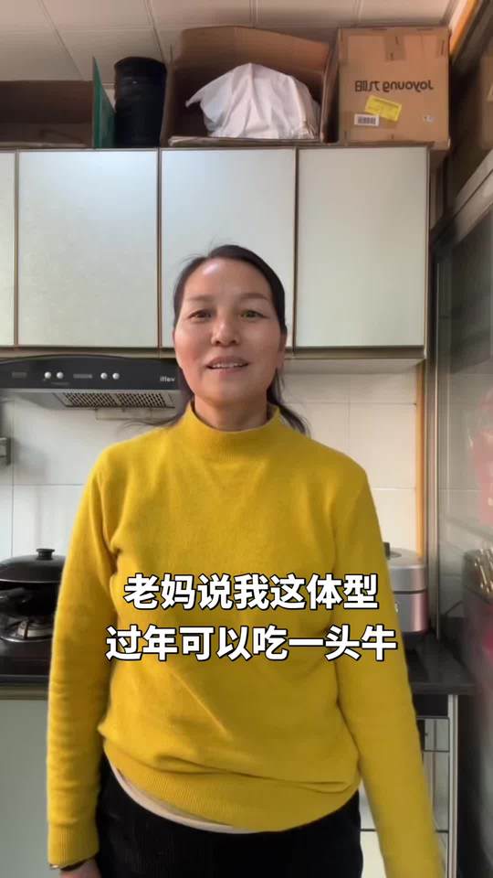 两百斤肌肉男，胸肌大还吃得多