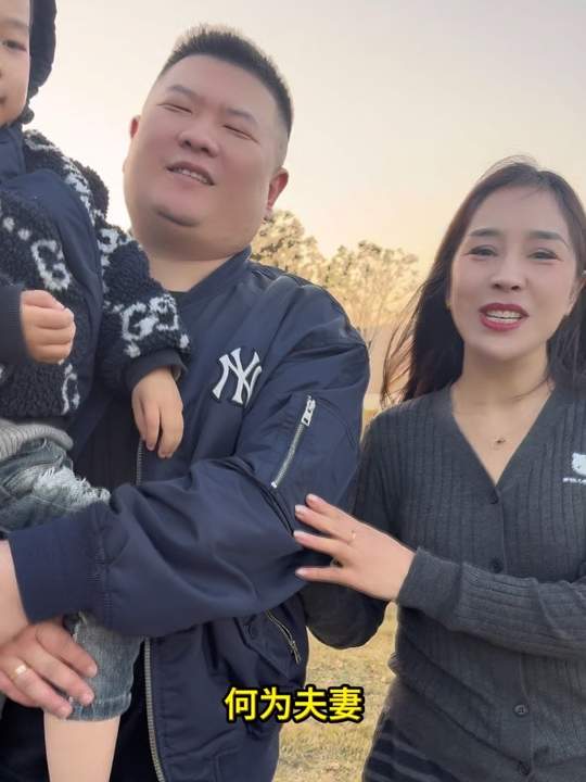 夫妻之间柴米油盐，是烟火相惜。谈鸡毛蒜皮，是余生相契