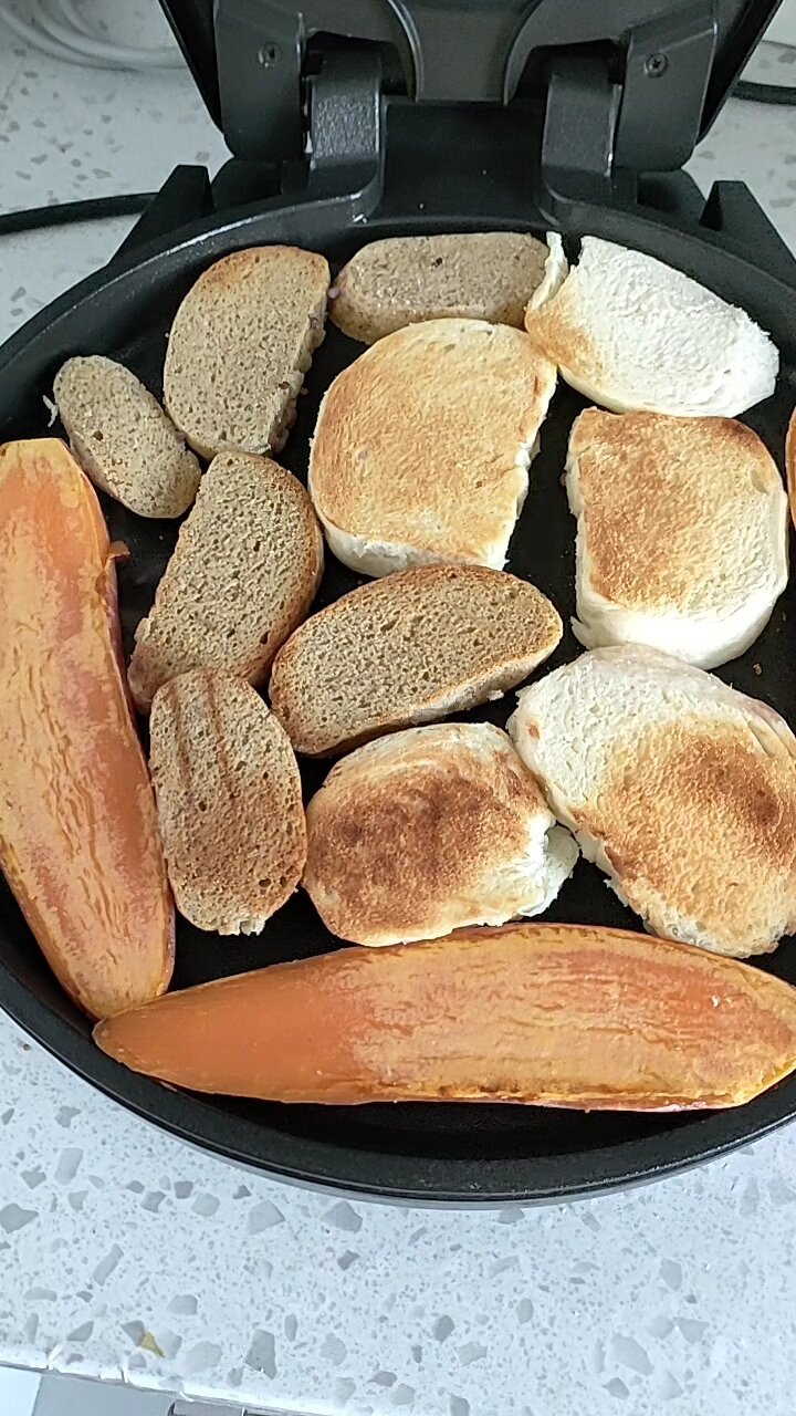 都说有胃病的人,可以吃煎的馒头片能养胃
