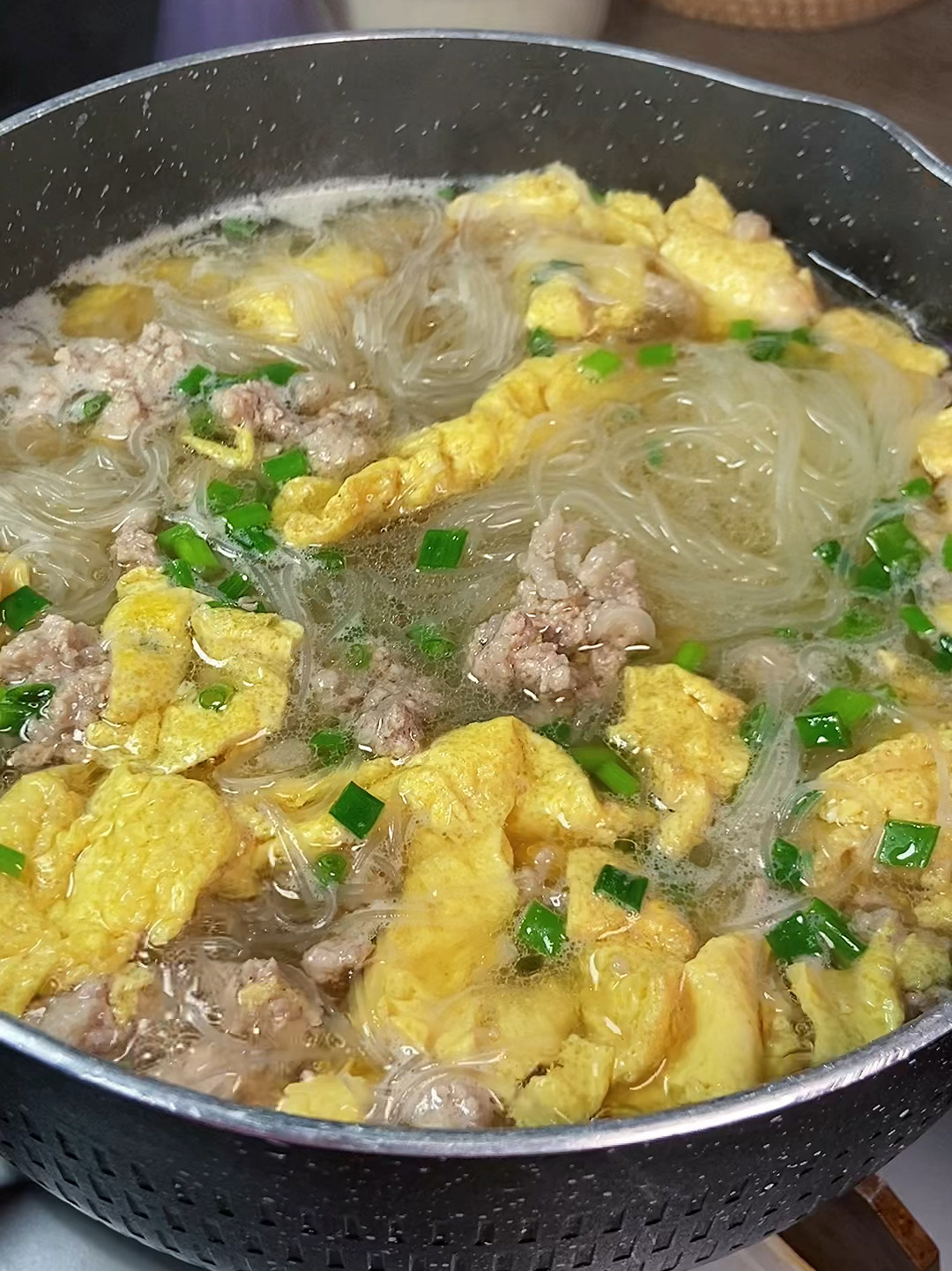 广东人最喜欢吃的早餐猪肉汤米粉,简单好吃