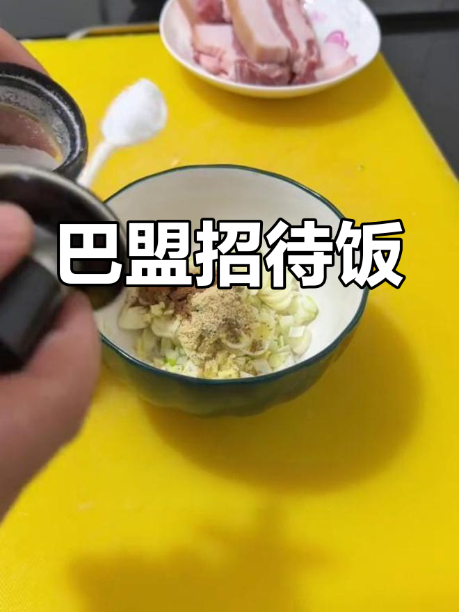 家乡特色猪骨头烩酸菜,巴盟风味十足