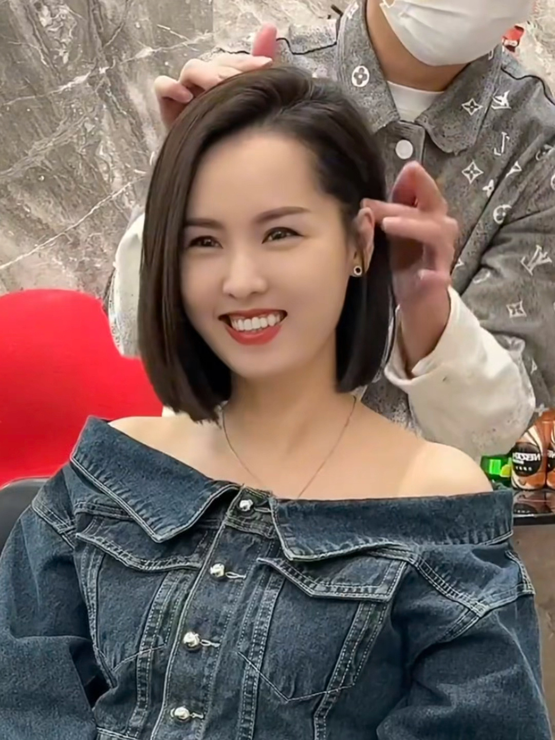 圆脸鹅蛋脸女生一定不能错过的显脸小发型