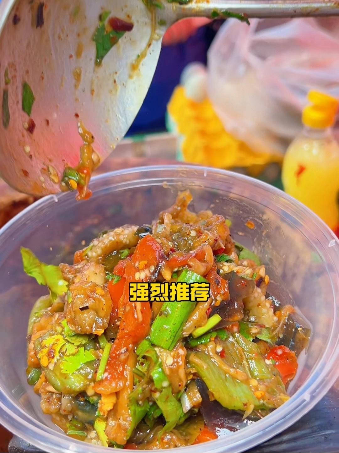 傣味烧茄子 终于吃上了,傣味烧茄子,烧辣椒,烧番茄,搅拌搅拌,太好吃了吧～春天的气息 抖音